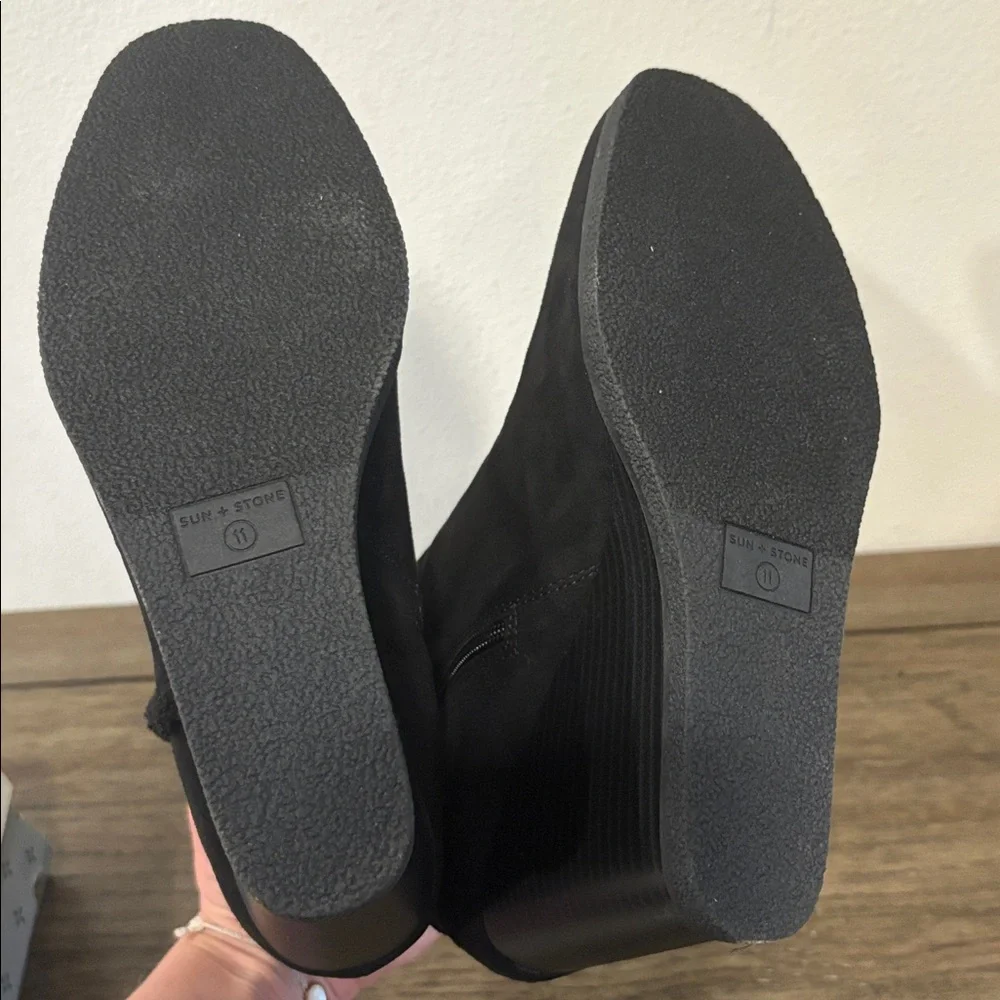 NWT [Sun + Stone] Camillia Faux Suede Ankle Fur Wedge Booties Black Women’s 11 - Picture 10 of 12
